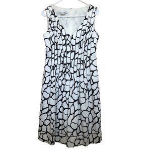 Kay Unger Sleeveless Midi Pleated Front Lace Inset Detail Black White Geo Size 4